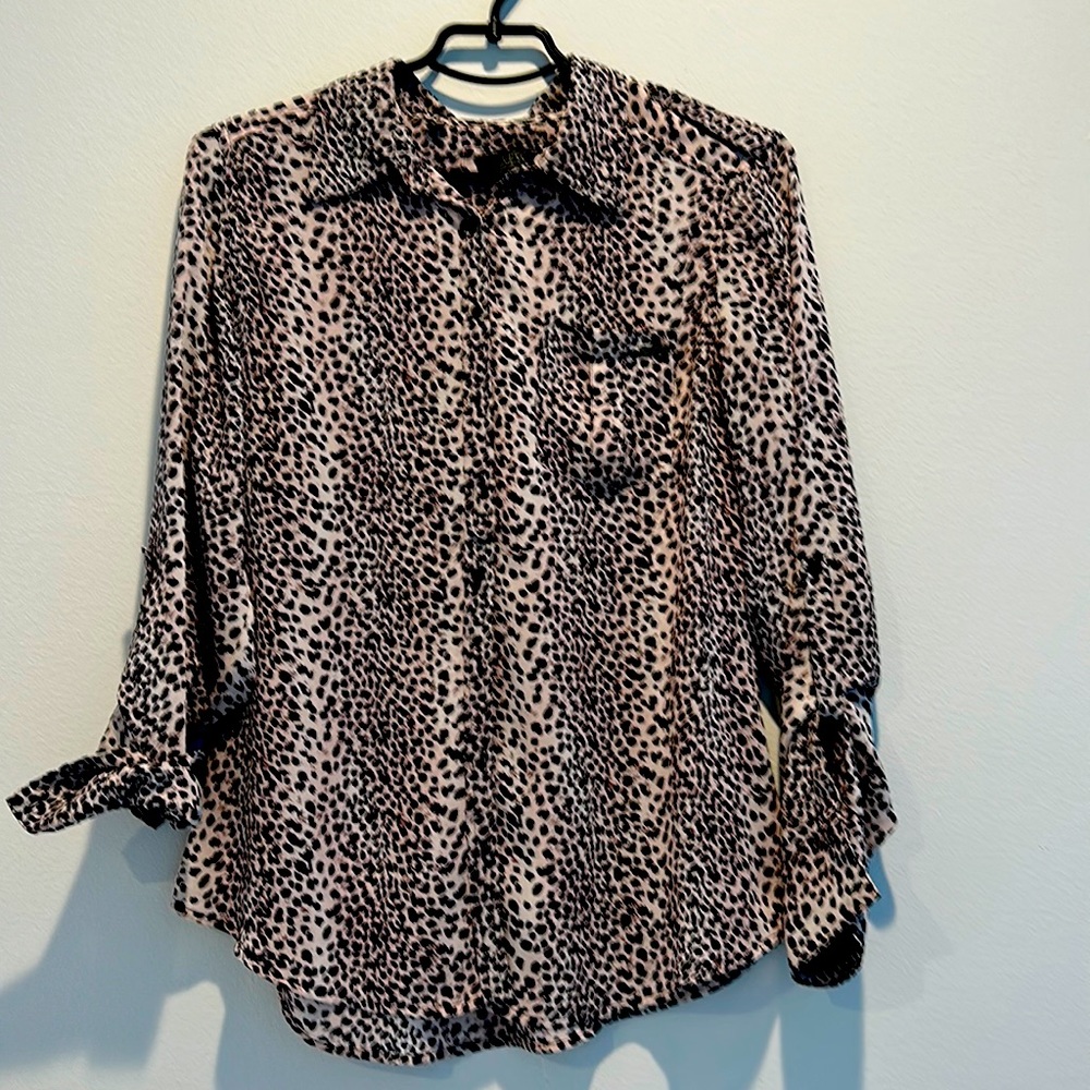 Elegant and casual silky blouse in black and pink